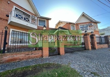 Castelar Norte. Venta Duplx 4 ambientes Permuta Depto. Caseros